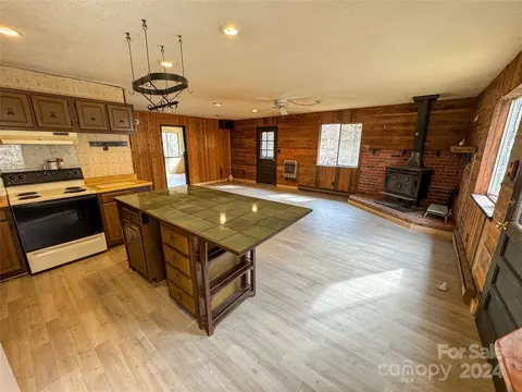 Living - 688 Enchanted Forest Dr, Sylva, NC 28779 photo 5 of 5