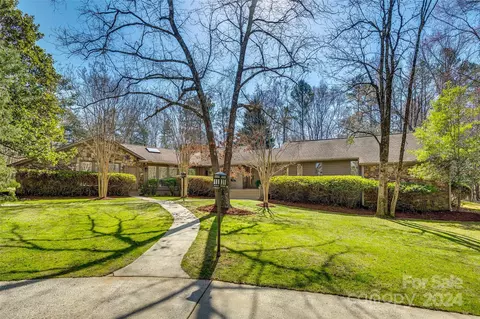 2805 Plantation Rd, Charlotte, NC 28270