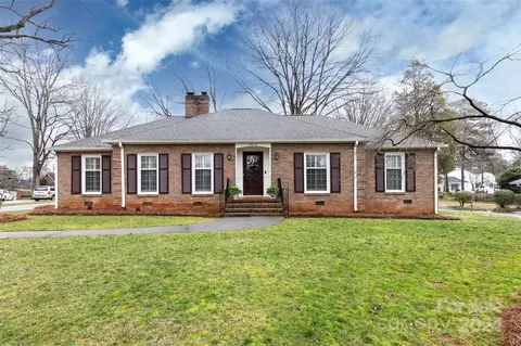 5514 Lansing Dr, Charlotte, NC 28270