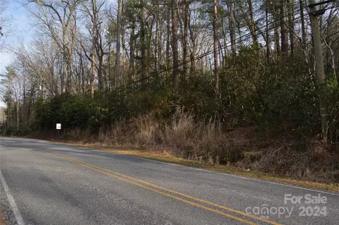89 Chabb Wood Ln, Hendersonville, NC 28792