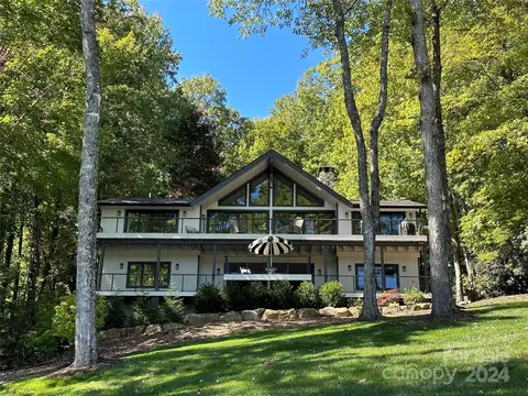 843 N Club Blvd, Lake Toxaway, NC 28747