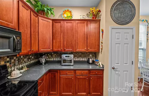 Kitchen - 978 Platinum Dr, Fort Mill, SC 29708 photo 6 of 8