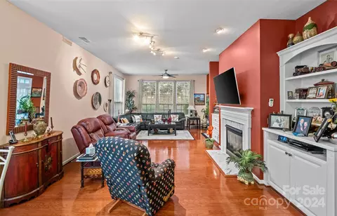 Living - 978 Platinum Dr, Fort Mill, SC 29708 photo 2 of 8
