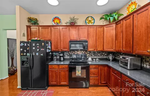 Kitchen - 978 Platinum Dr, Fort Mill, SC 29708 photo 5 of 8