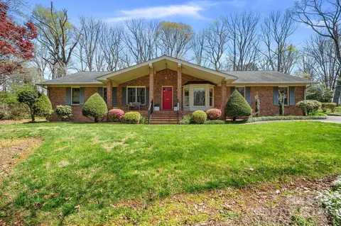 136 Woodvale Cir, Lincolnton, NC 28092
