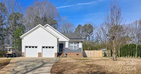 82 Dogwood Ln, Badin, NC 28009