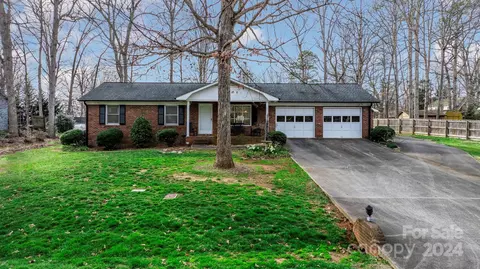 120 Timberbrook Ln, Statesville, NC 28625