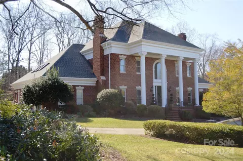 1233 Audubon Dr, Gastonia, NC 28054