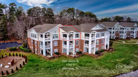 920 Jetton St, Davidson, NC 28036 photo 2