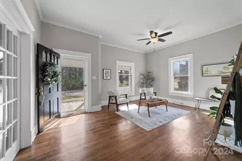Dining - 509 3rd St, Spencer, NC 28159 photo 2 of 5