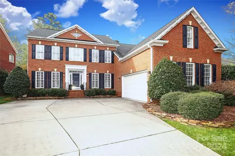10111 Oak Pond Cir, Charlotte, NC 28277