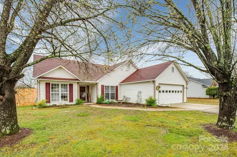908 Woodhill Dr, Fletcher, NC 28732