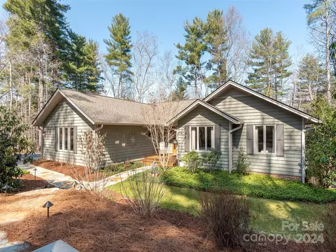 7 Claremont Dr, Flat Rock, NC 28731