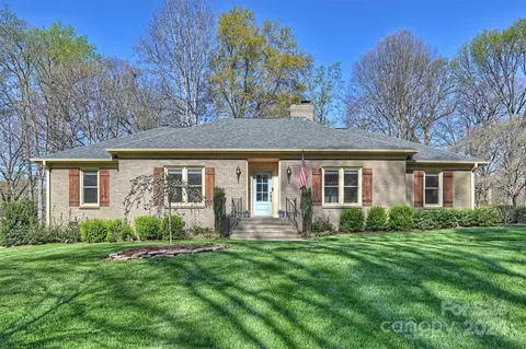 5223 Lansing Dr, Charlotte, NC 28270