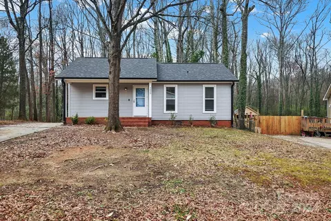 5030 Glenview Ct, Charlotte, NC 28215