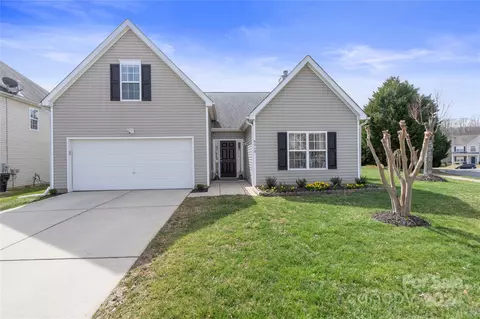 5715 Falkirk Ln, Matthews, NC 28104
