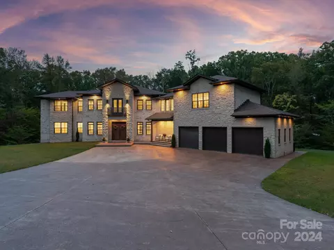 537 Lochaven Rd, Waxhaw, NC 28173