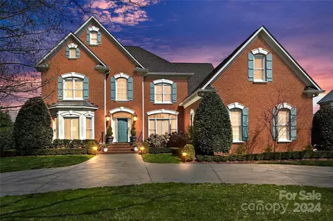 12521 Three Lakes Dr, Charlotte, NC 28277