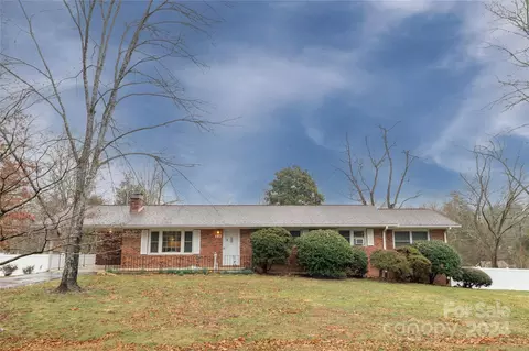 142 Lanning Rd, Hendersonville, NC 28792
