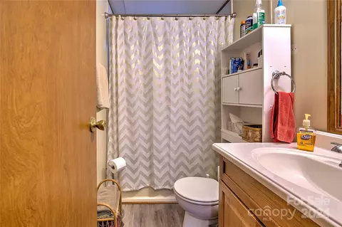 Bath - 52 Frank Biddix Rd, Spruce Pine, NC 28777 photo 2 of 2