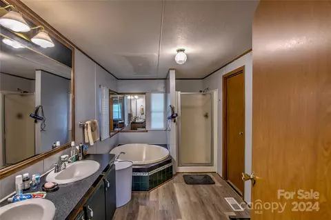 Bath - 52 Frank Biddix Rd, Spruce Pine, NC 28777 photo 1 of 2