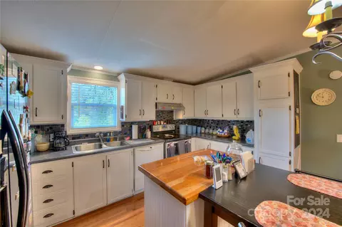 Kitchen - 52 Frank Biddix Rd, Spruce Pine, NC 28777 photo 2 of 2