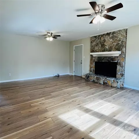 Living - 504 Willow Rd, Salisbury, NC 28147 photo 2 of 4