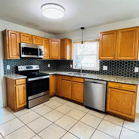 Kitchen - 504 Willow Rd, Salisbury, NC 28147 photo 2 of 5