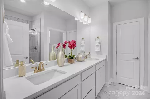 Bath - 3734 Berry Dr, Terrell, NC 28682 photo 1 of 2