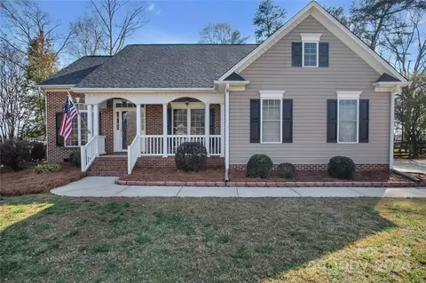 278 Ingonish Dr, Gastonia, NC 28056