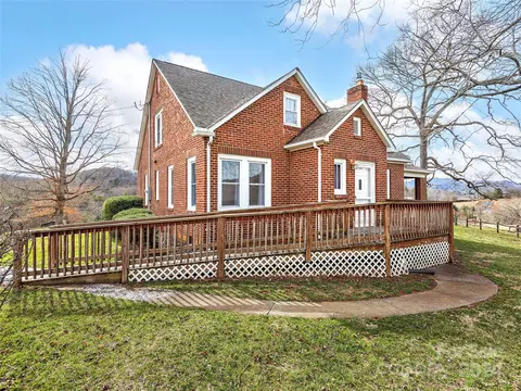 704 Mulberry St, Clyde, NC 28721