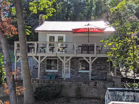 826 Berry Hill Dr, Norwood, NC 28128