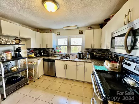 Kitchen - 1305 Martin Luther King Ave, Kannapolis, NC 28083 photo 1 of 2