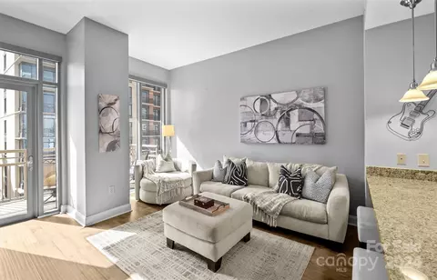 701 Royal 805 Ct #805, Charlotte, NC 28202