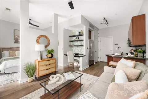 525 E 6th 104 St #104, Charlotte, NC 28202