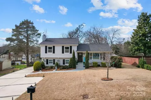 5611 Cherrycrest Ln, Charlotte, NC 28217