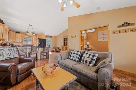 Living - 235 Double Top Trl, Sylva, NC 28779 photo 2 of 7