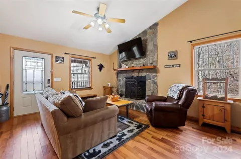 Living - 235 Double Top Trl, Sylva, NC 28779 photo 4 of 7