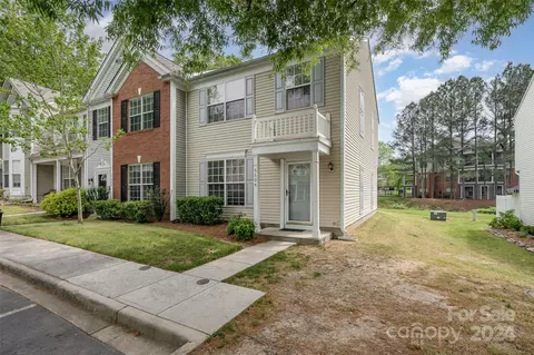6604 Rothchild Dr, Charlotte, NC 28270