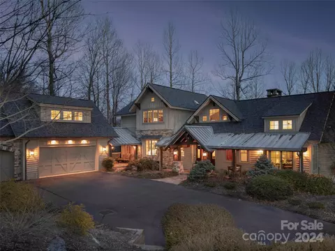 1421 Solomon Cir, Hendersonville, NC 28739