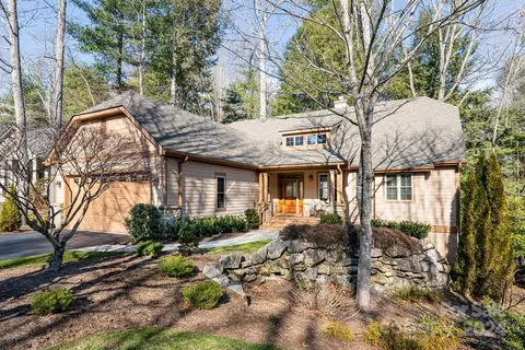 31 S Kuykendall Ct, Hendersonville, NC 28739
