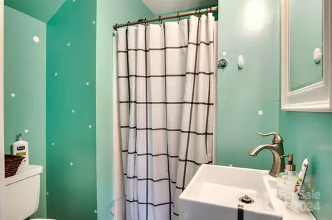 Bath - 58 Hampton St, Sylva, NC 28779 photo 2 of 2