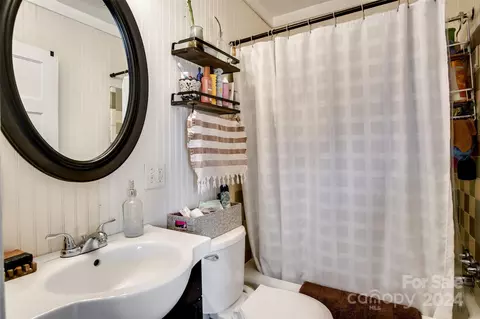 Bath - 58 Hampton St, Sylva, NC 28779 photo 1 of 2