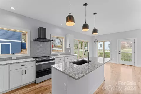 Kitchen - 188 Ashworth Ave, Brevard, NC 28712 photo 5 of 7