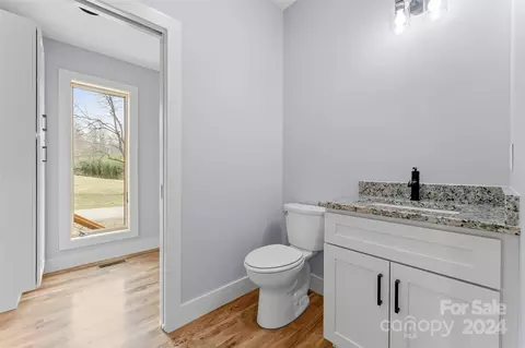 Bath - 188 Ashworth Ave, Brevard, NC 28712 photo 1 of 6