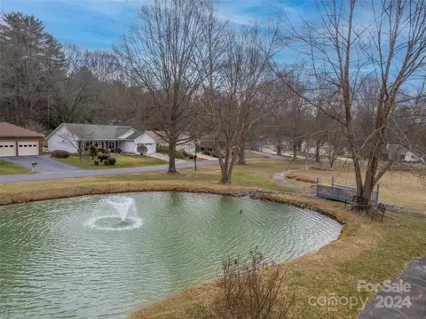 2609 Middleton Cir, Hendersonville, NC 28791