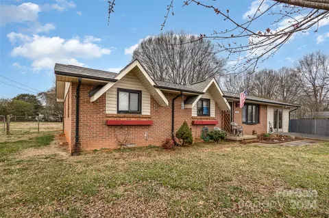 Exterior - 5231 Hall St, Conover, NC 28613 photo 3 of 8