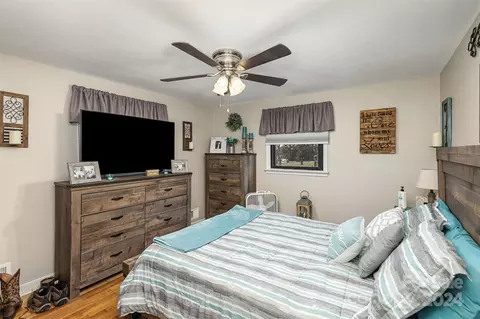 Bedroom - 5231 Hall St, Conover, NC 28613 photo 3 of 3