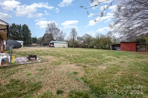 Exterior - 5231 Hall St, Conover, NC 28613 photo 6 of 8