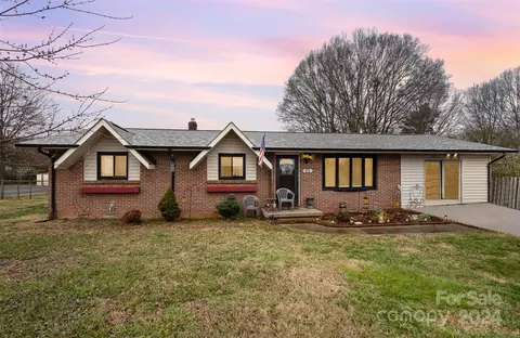 5231 Hall St, Conover, NC 28613